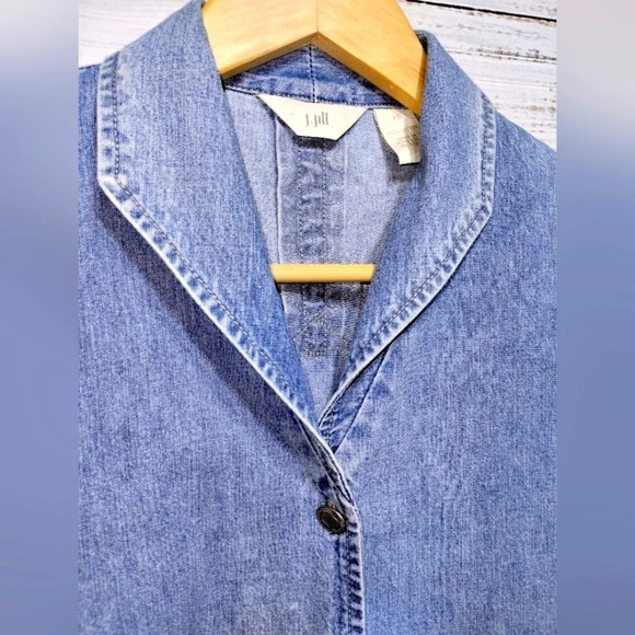 J. Jill Denim Shirt Jacket Blue size XS Lightweight Crochet Lightwash Buttondown - Picture 4 of 6